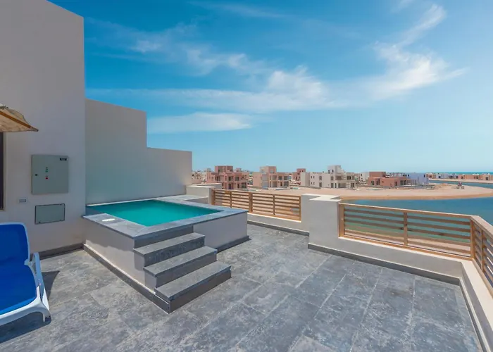 Private Rooftop Pool 3br In Ancient Hill شاليه الجونة